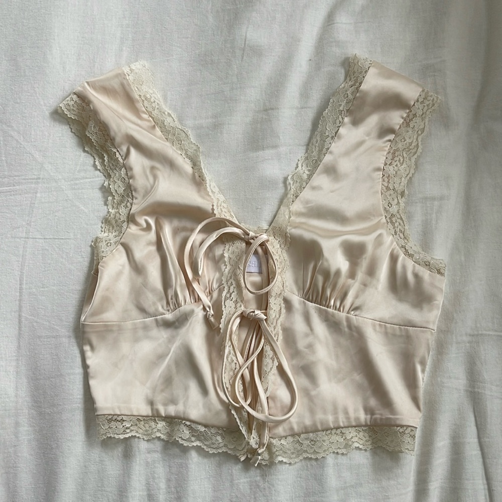 ISALIS SATIN CROP TOP TIE FRONT - NUDE XS/S